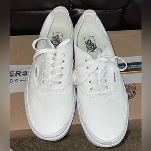 Vans authentic skate shoes true white mens or women’s